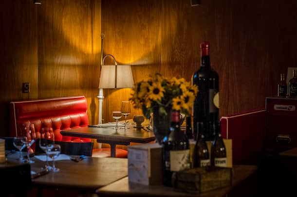 Viertel-Kreis Kulinarik, Ess- und Trinkkultur, Restaurant, Restaurant Viertelkreis, Küche, Koch, Köchin, Essen, Bio, Natürliche Küche, Weihnachten, Stimmung, Kerze, Kerzenlicht, Romantik, Grappa, Wein, © Photo Christian Jaeggi, 1. November 2019