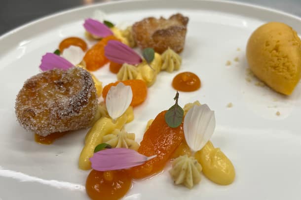 Abricots Luizet en tempura et son coulis Abricots Mauro Capelli Théâtre Monthey