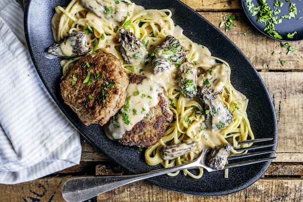 Hacktätschli mit Morcheln by Zoe Torinesi Hacktätschli Zoe Torinesi