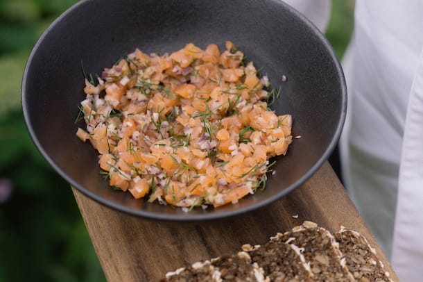 Tartare d'omble chevalier et brioche toastée Philippe Deslarzes Restaurant Njørden street food Euro 2025