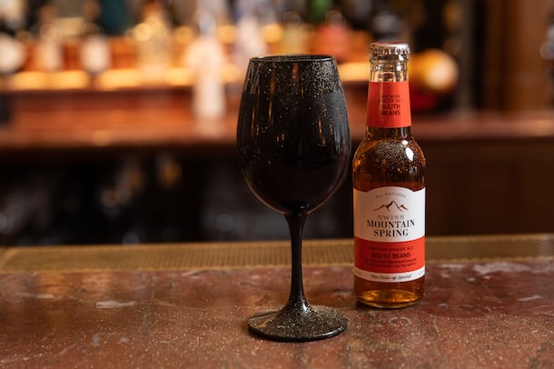 Camel’s Neck by Natascha Galus Camel's Neck by Natascha Galus, Baur au Lac, Zürich