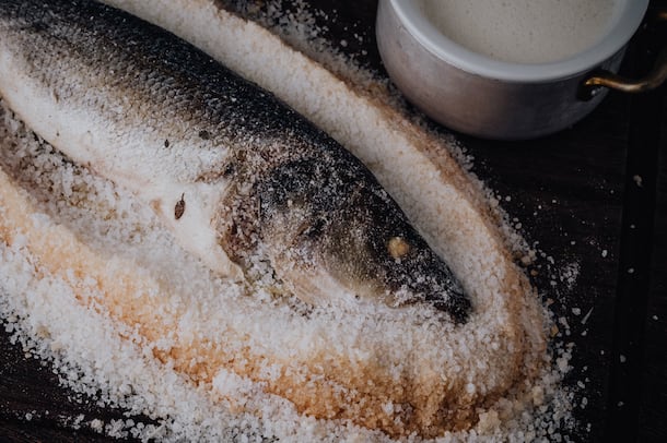 Oster-Rezept: Wolfsbarsch in Salzkruste, Milchlamm und Oster-Gitzi ...