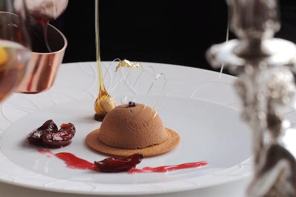 Lebkuchen-Parfait mit Zwetschgen-Kompott  Lebkuchen-Parfait von Stefan Gerber