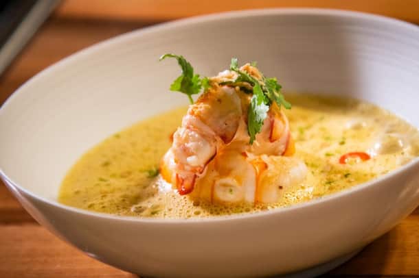 Gelbes Thai-Curry mit Langustino MASTERCLASS I THAIKÜCHE Gelbes Thai-Curry mit Langustino by Stefan Heilemann