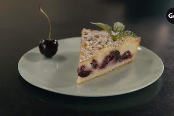 Kirschkuchen mit Streusel by Caminada Kirschkuchen mit Streusel