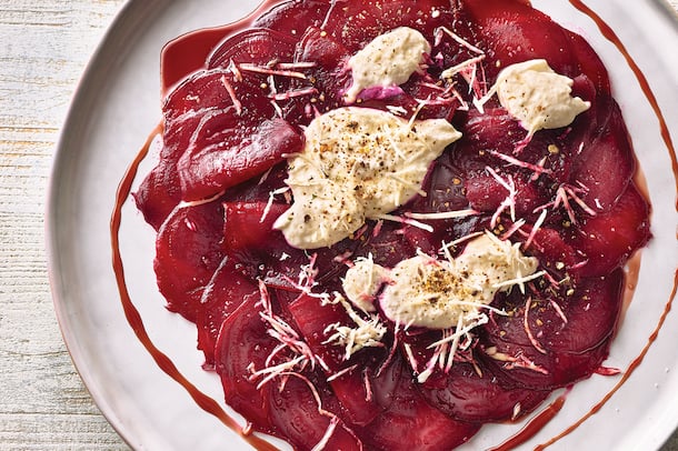Randen-Carpaccio mit Meerrettich-Dip Rote Beete Carpaccio