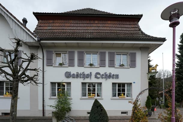 Landgasthof Ochsen 30.03.2023; Roggliswil (LU); Schwartenmagen Gasthof Ochsen; Reportage Herstellung Schwartenmagen bei Philipp Blum im Gasthof Ochsen. Im Untergeschoss befindet sich seine Metzgerei wo er die verschiedene Fleischprodukte selber herstellt. © Valeriano Di Domenico