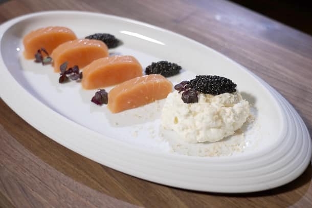 Coeur de saumon fumé et espuma de chou-fleur Caviar House