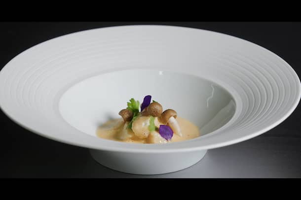 Fisch Amok mit Curry, Kokosmilch & Limes Pressevideo von Mercedes-Benz Mariya Un Nour für Smiling Gecko