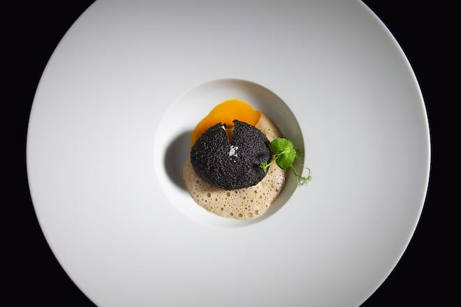 Œuf de ferme, duxelles de bolet et moka