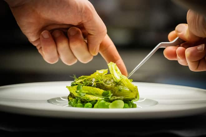 Gilad Peled kocht im Restaurant Collonal 2023