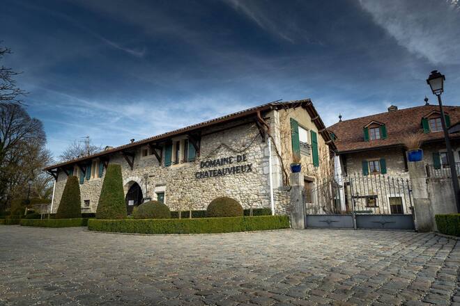 Aussenansicht Sommer/Herbst Domaine de Chateauvieux Satigny, 3.4.2017 © HO