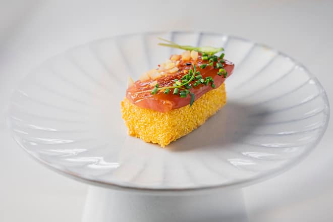 Tuna Cutting Show, the Art of Tuna Four-Hands-Dinner im Hotel Grace in St. Moritz. Panella, tuna sashimi, verbena, orange. Fotografiert am 24. Februar 2026. Bild Yanik Bürkli