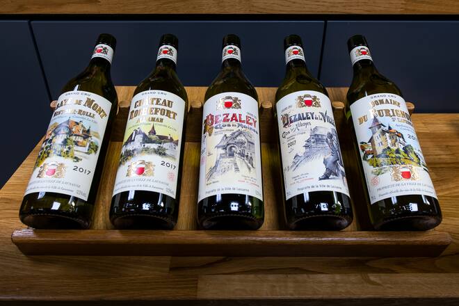 Une série d'étiquettes vintage et des lots exceptionnels qui ont fait monter haut les enchères.