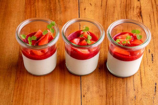 Panna Cotta mit Erdbeeren by Mike Wehrle | GaultMillau