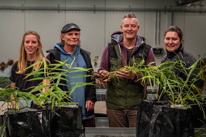 Zu Besuch bei der Firma ESPRO in Ãetendorf: (v.l.n.r.) Valerie Amstutz, Frederic (Fredo) Amstutz, Stefan Beer, Executive Chef, Restaurant Radus, Sarah Tombolelli, Senior Sous Chefin im Restaurant Radius.