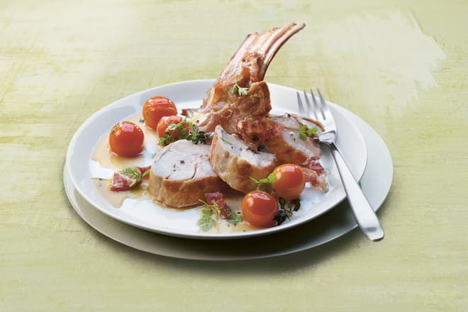 Gitzi mit Weisswein, Pancetta, Cherrytomaten, Kerbel und Zimt