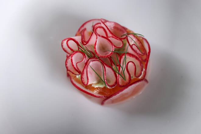 «Zwischenverpflegung» auf dem Golfplatz: Saibling mit Radiesli aus der «Mammertsberg»-Küche.