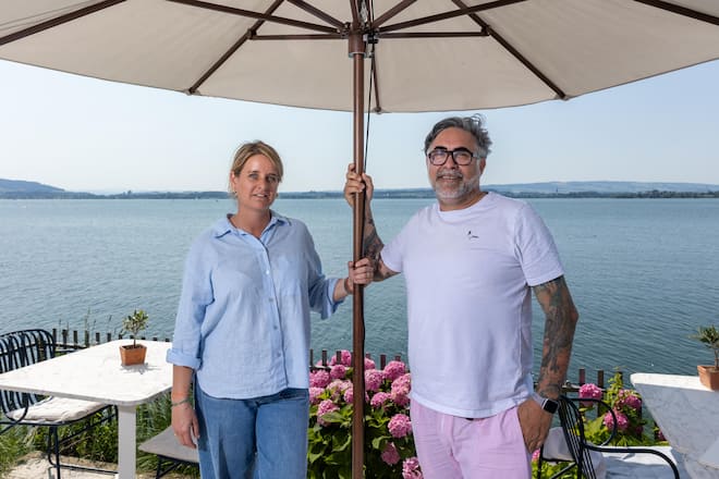 Bio-Cuisine-Koch Giovanni Melis in der Taube, Zug Fotografiert am 17.06.2025 Manager Aline Sigrist, Koch Giovanni Melis