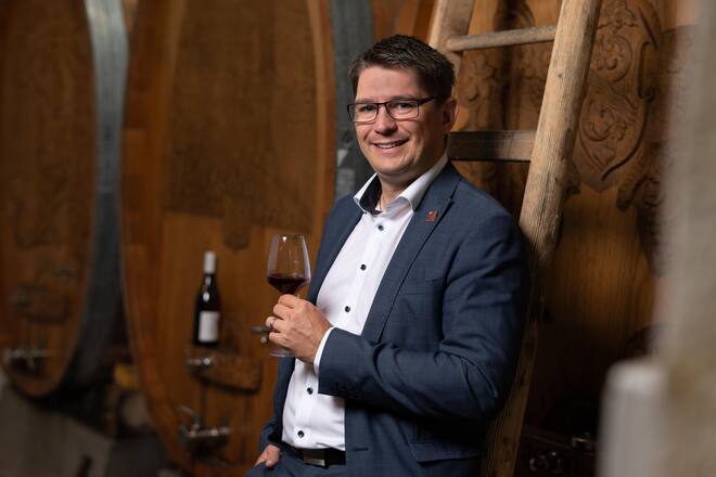 Nicolas Joss, Direktor Swiss Wine, Swiss Wine, Location Schwarzenbach Weinbau in Meilen © Pascal Wasinger Nicolas Joss, Direktor Swiss Wine, Swiss Wine, Location Schwarzenbach Weinbau in Meilen © Pascal Wasinger