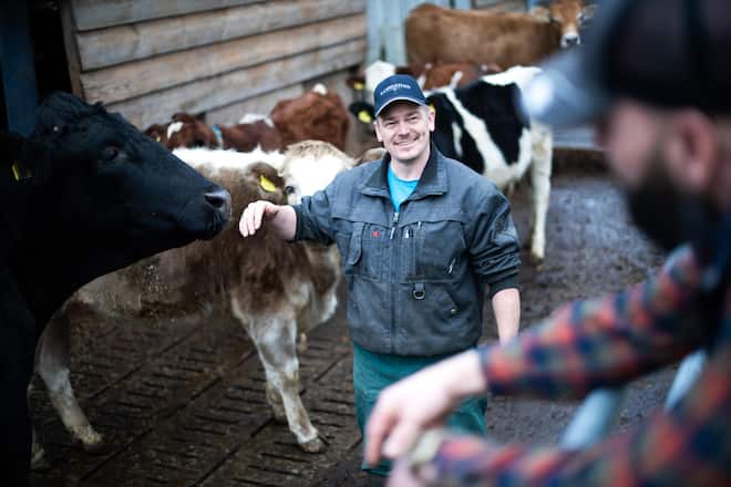 Schweizer Fleisch Chef Sven Wassmer bei Metzger Michael Vogt Staad SG