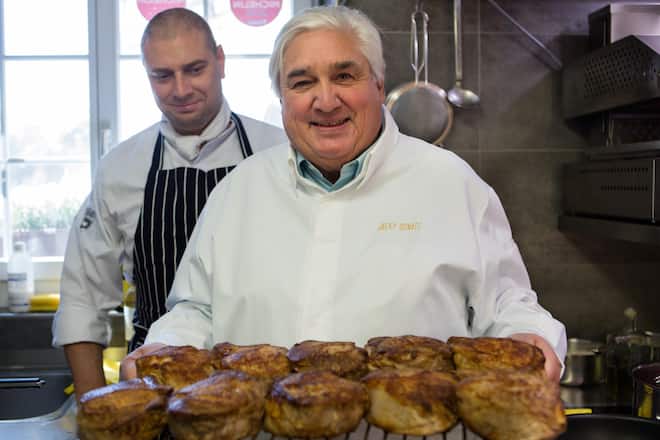 ABGEGOLTEN Jacky Donatz mit ... SI_2017_18 Restaurant «Schäfli», 7 Chefs und 106 Punkte, Starchefs im Ruhestand kochen acht Gänge.