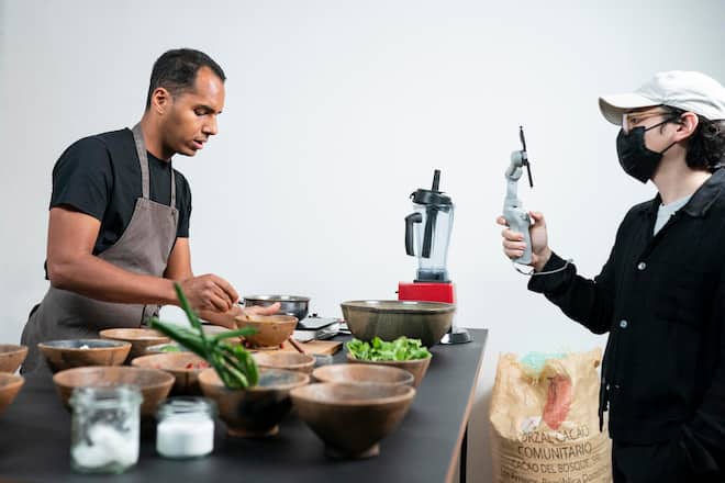 Livecooking mit Olivier Bur, kocht mexikanische Salsas Live cooking, Olivier Bur, Tacos, züri isst © Nik HungerÂ