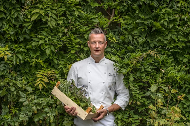 Radius by Stefan Beer