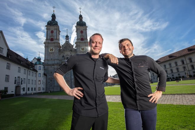 v.l. Sebastian Zier (Einstein) Agron Llhesi (Jägerhof) Klosterkirche St. Gallen