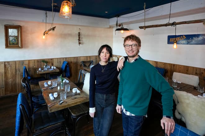 06.01.2023; Zermatt: Zermatt home of Winter; Brasserie Uno; Michelle Margherita und Andreas Alm. © Valeriano Di Domenico