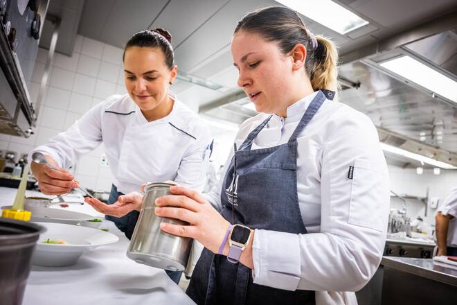 St.Moritz Spezial 2022: Paloma Boitier mit Sous-Chef Ana