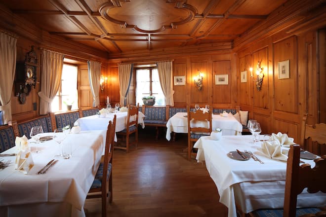 Innenansicht Das Restaurant Adler ohne Gaeste. Adler Flaesch Fläsch, 24.5.2017 © HO Chef Siggi Tschurtschenthaler, Geschäftsführerin Melanie Kampfer.