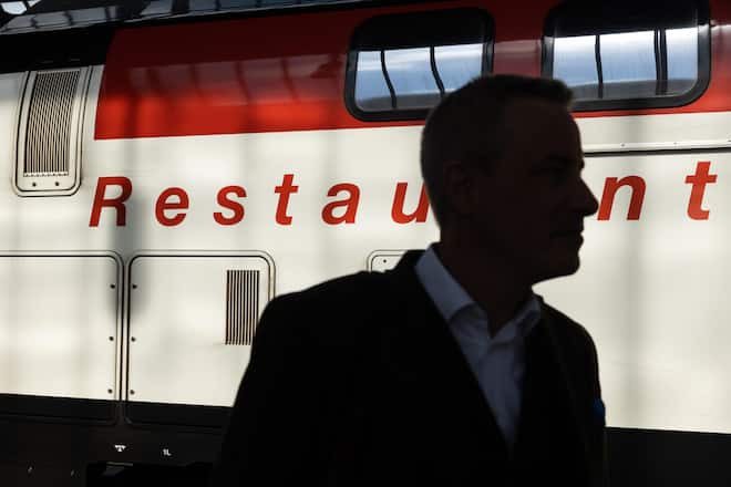 Speisewagen SBB.Story mit Journalist Daniel Herz Böniger. Fotografiert am 27.04.2023 auf der Zugstrecke Zürich-Bern.