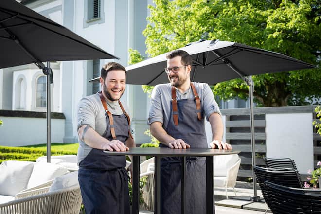 GM_Negral_Löwen_St.Urban Gastgeber, Pächter und Wirt Pascal Schwarz (l.) mit Küchenchef Marcel Neuenschwander.