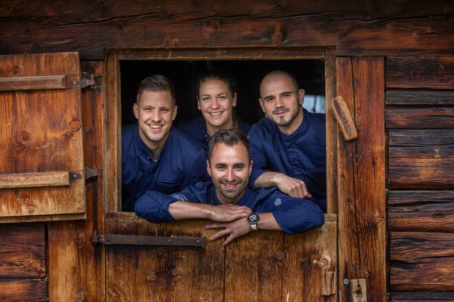 Silvio Germann (Mitte unten) v.l. Jonas Grundner, Stephanie Mittler, Simeon Nikolov