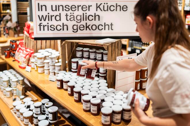 30.06.2023; Luzern: Andrea Troxler No-Food-Waste; Uebersicht Markthalle Luzern. © Valeriano Di Domenico