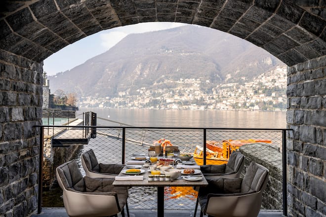 Il Sereno Lago di Como in Torno, Italien