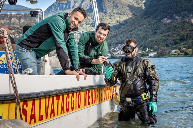 Gabriele und Martino Bianchi, Azienda Agricola Bianchi, Weinkäfig im Luganersee, Tessin. Aufgenommen am 15.10.2023
