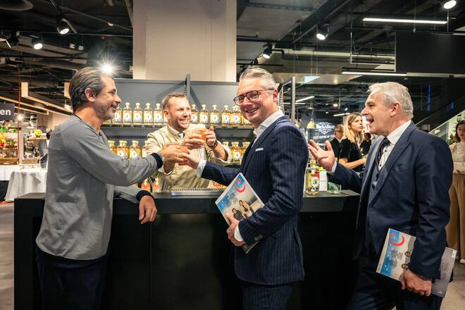 13.11.2023 - Caminada Mag - Jelmoli Food Market - Event - Andreas Caminada Reto Braegger (Jelmoli) und Thierry Bromberger