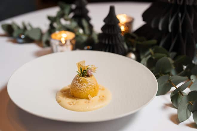 Karamellisierter Bratapfel mit Zimt-Zabaione | GaultMillau