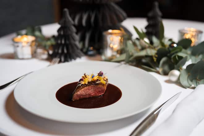 Rosa Entenbrust mit Orangen-Pfeffersauce | GaultMillau