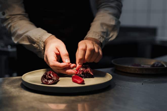 Randensteak mit Randenpüree - Verena Olten - Dave Wälti und Felix Anneler - Februar 2024 - Copyright Olivia Pulver