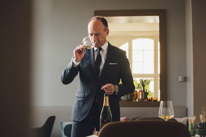 Chef-Sommelier Grégory Rohmer, Stucki, Tanja Grandits, Delamotte Blanc de Blancs 1999, Foto: Digitale Massarbeit, Tanja und Simon Kurt, Sommelier, Gregory Rhomer, Stucki, Basel, Laurent Perrier © Digitale Massarbeit