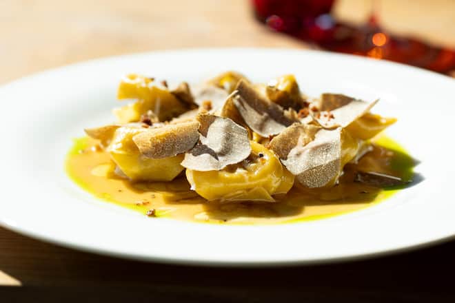 Trattoria Freilager TORTELLI AL BRASATO CON TARTUFO. Hausgemachte Tortelli mit Schmorbraten, Salbeibutter und Trüffel Fotografiert am 21.09.2024