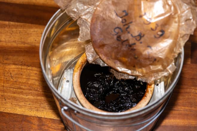 GMC Böniger Tranchiert Käsewagen bei Arno Sgier, Restaurant Traube Johannis-Beeren Fass von 1939