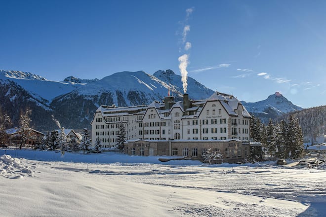 Das Hotel Cresta Palace in Celerina GR. Aussenansicht im Winter.Â