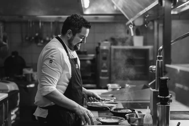 Restaurant Alpenblick, Adelboden, Björn Inniger, Schweizer Fleisch, Kalbstatar an Haselnussöl, Stracciatella, Steinpilze und Belper Knolle