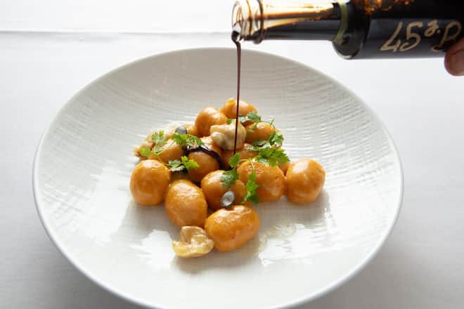 Kürbisgnocchi, Taleggio, Kastanien, Balsamico 45 Jahre