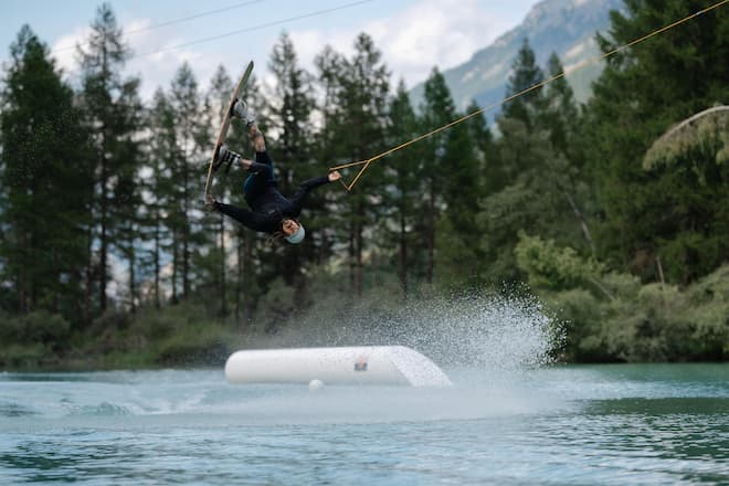 Luca Schenker, Wakeboard Instruktor - Schali Lago Beach Club - Cervo Zermatt - Juli 2025 - Copyright Olivia Pulver