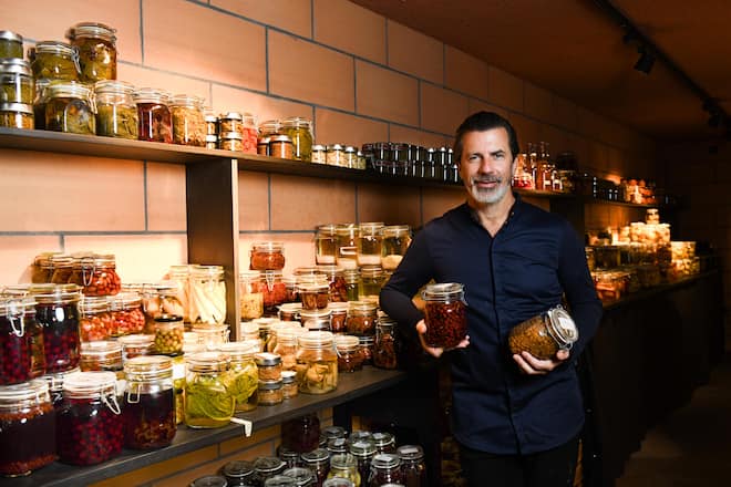 Andreas Caminada, Spitzenkoch gibt Kochkurs in Zusammenarbeit mit Bio-Cuisine, auf Schloss Schauenstein im OZ, 14. November 2025, Fürstenau GR Caminada & sein Bio-Cuisine-Kochkurs